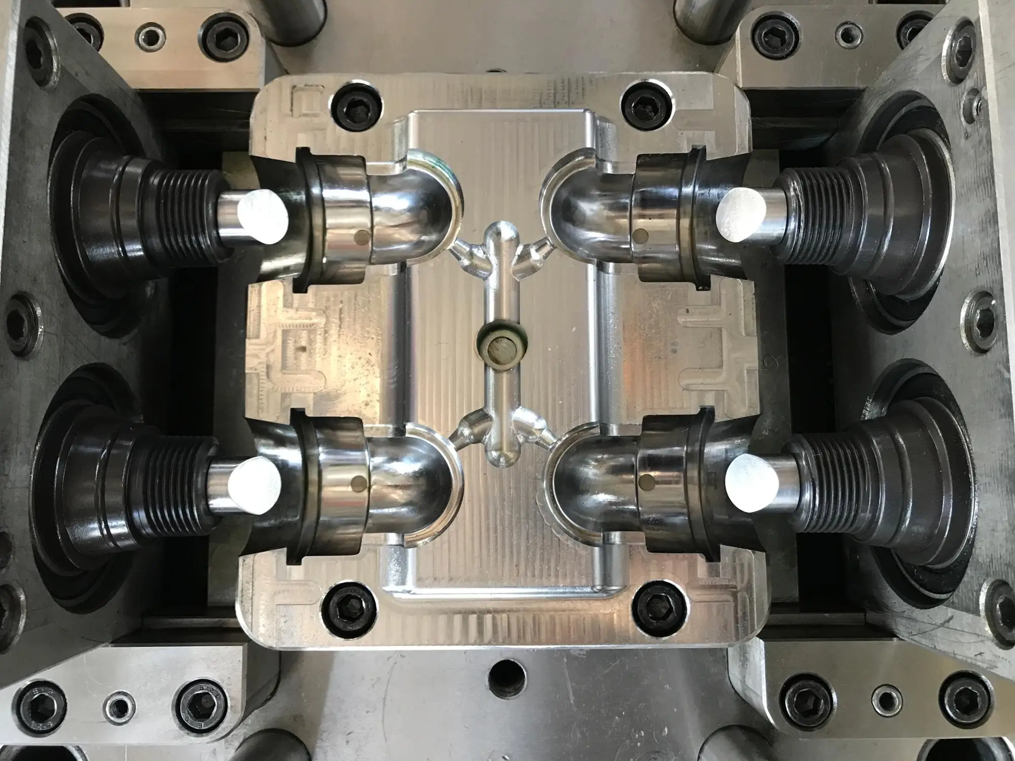 定制最佳销售塑料女性 4 腔弯头模具