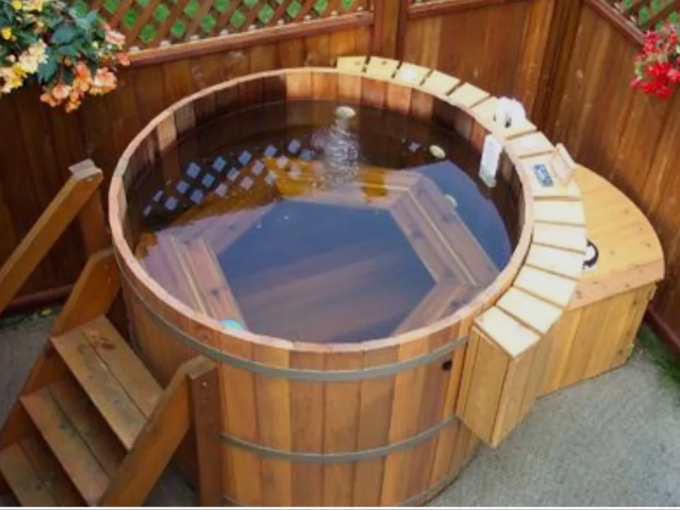 Canadian Red Cedar Wood Fired Hot Tub,Solid Wood Round Tub For Sale