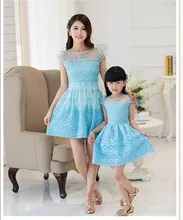 2016 Nova Marca de Verão Da Família Mãe E Filha Combinando Organza Do Laço Da Flor Vestido de Manga Curta Praia Vestido de Princesa Frete Grátis