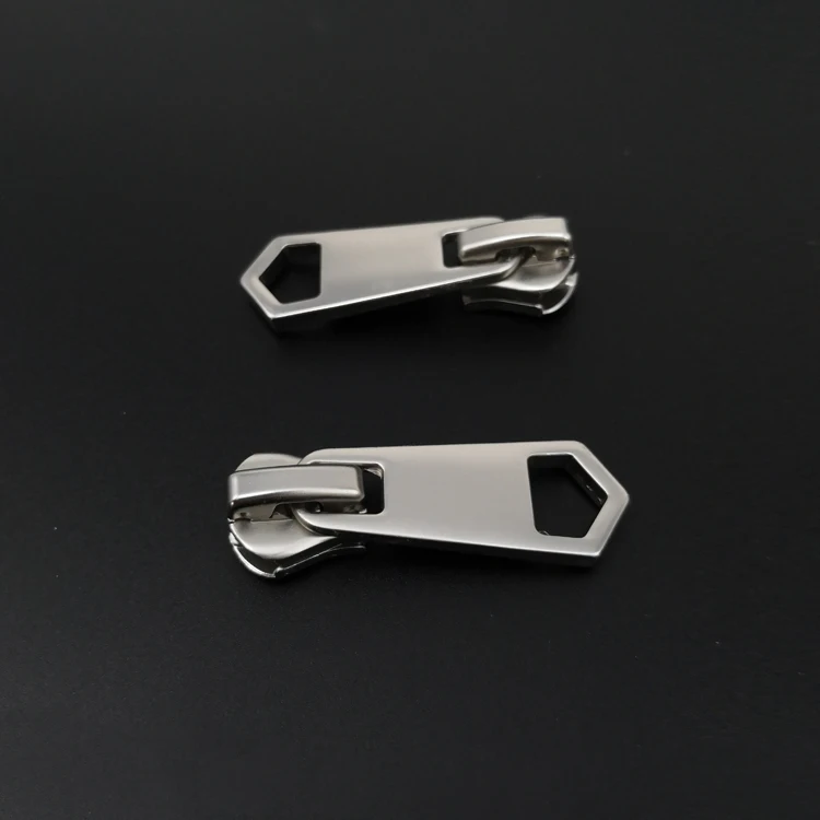 Factory direct zippers curved zipper puller lock head Fast delivery