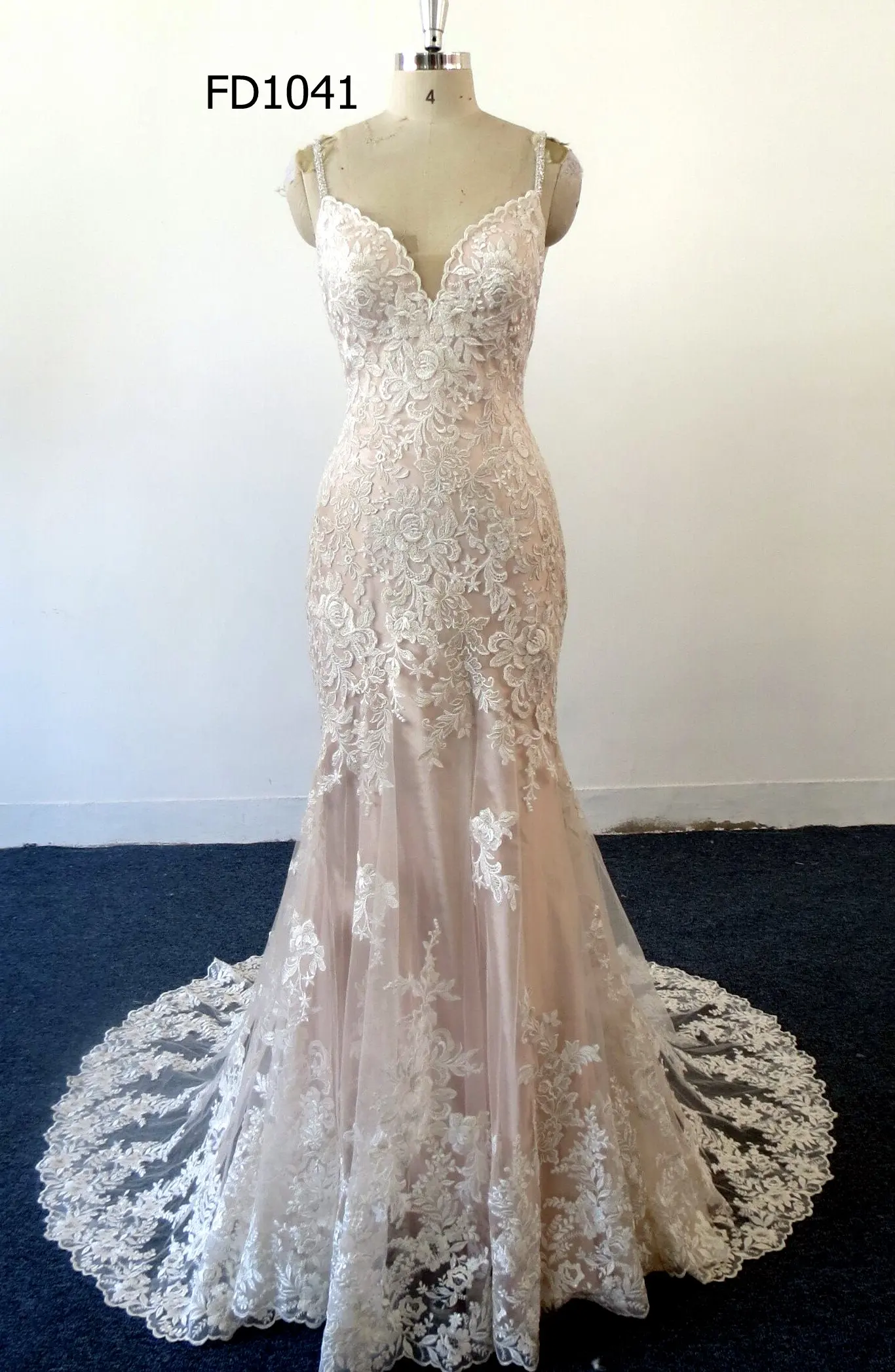Bohemian Sexy Spaghetti Strap Beach Lace Bridal Gowns Low Back