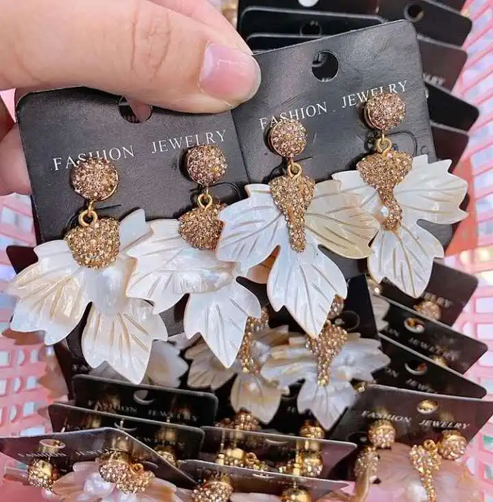 wholesale amazing fashion pave crystal pear abalone sea shell