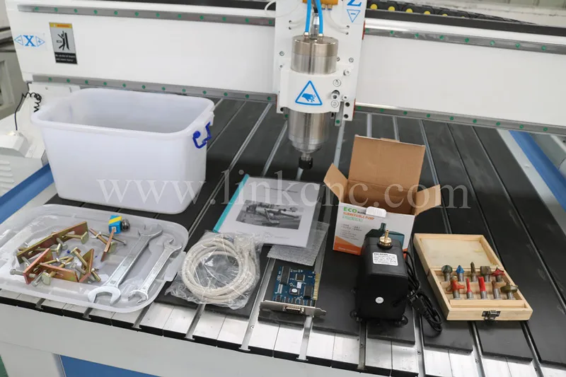 CNC router woodworking engraver and cutting machinery 1325