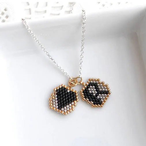 

Imported rice beads woven necklace handmade beaded jewelry necklace letters, Picture shows