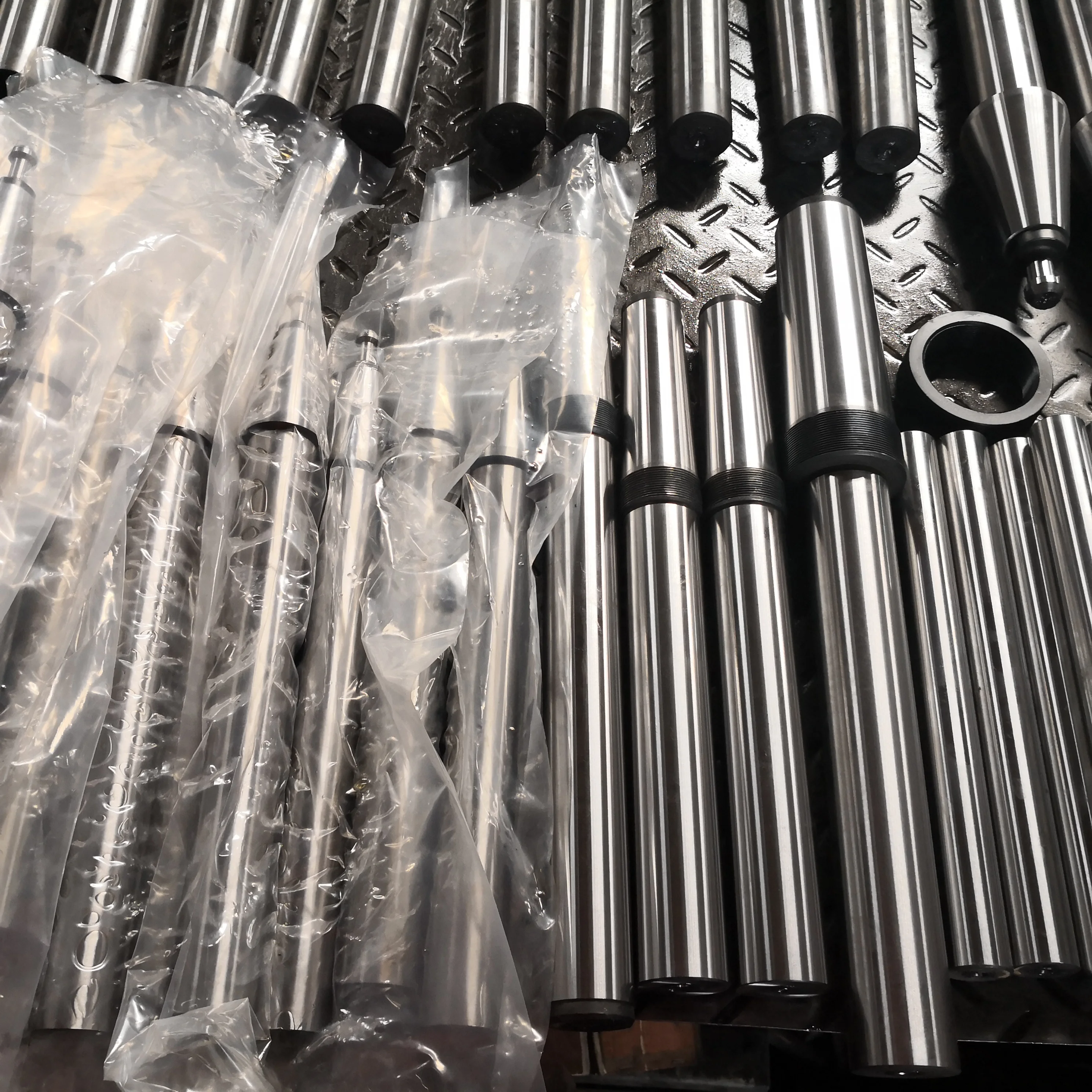 Разноцветные полоски на телевизоре. Test bar. Проверка станка датчиком ballbar. Приспособление для разблокировки колеса мерседес бмв. Django bar+kitchen.