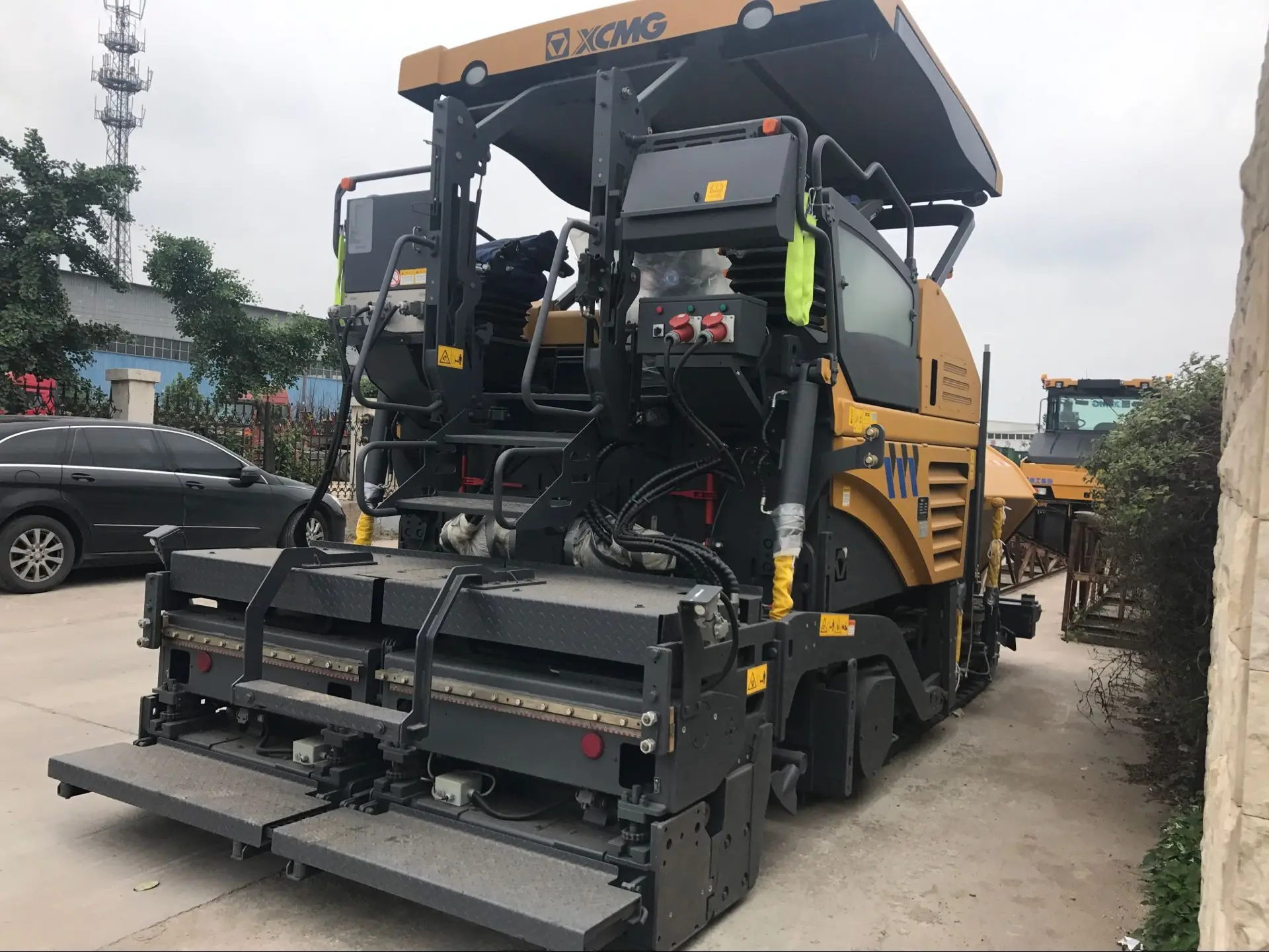 Concrete Paver Machine 6m Width Road Asphalt Paver Cheap ...