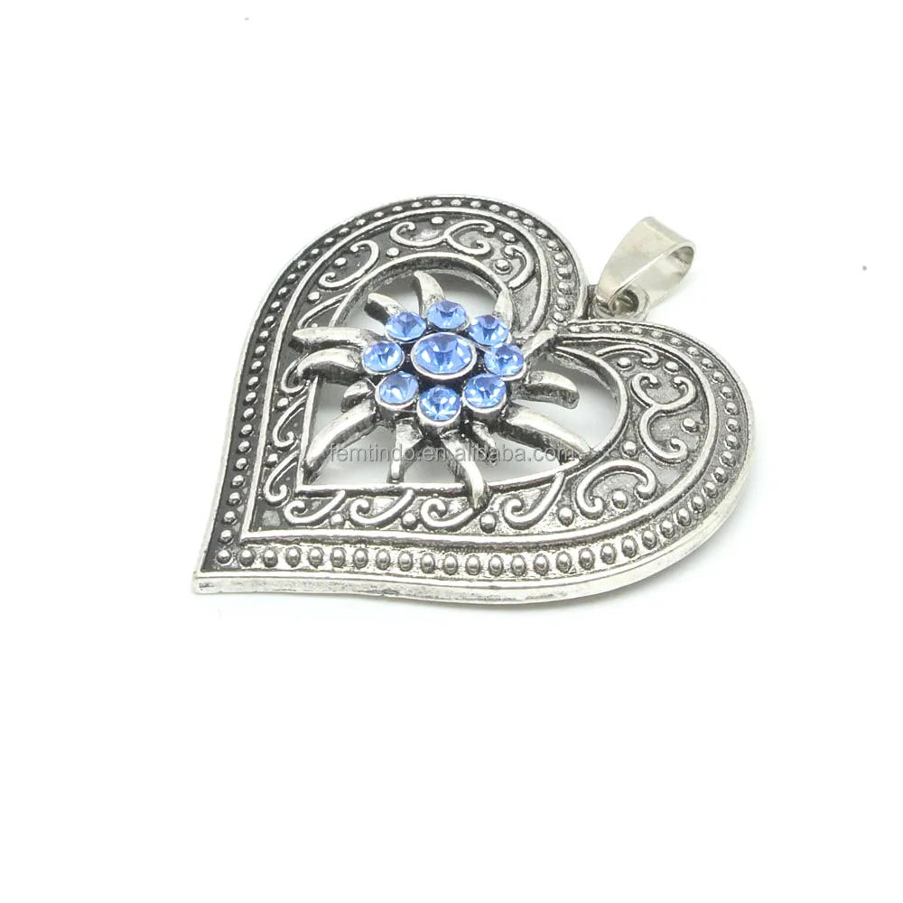 

Vintage  Silver Tone Edelweiss Love Heart Flower Pendant/Charm, Antique silver