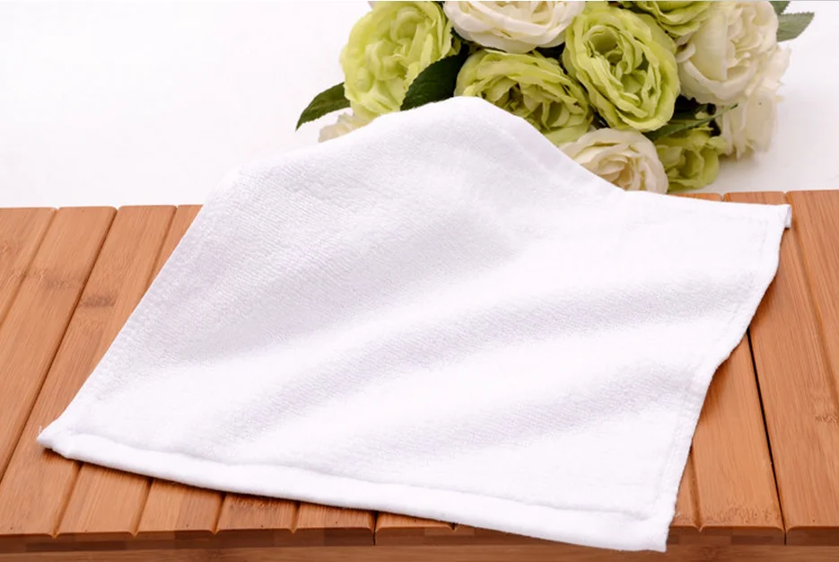 Небольшое полотенце. Маленькое полотенце. Маленькие полотенца для рук. Маленькие полотенца для рук сервировочный. Полотенце с логотипом гостиницы.