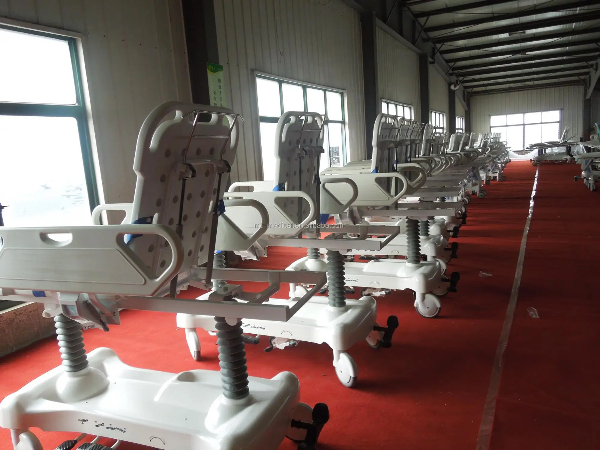 2018 new type popular hydraulic mobile hospital emergency patient stretcher