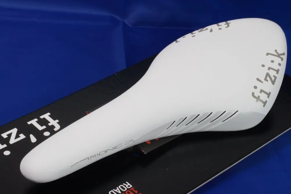 fizik saddle white