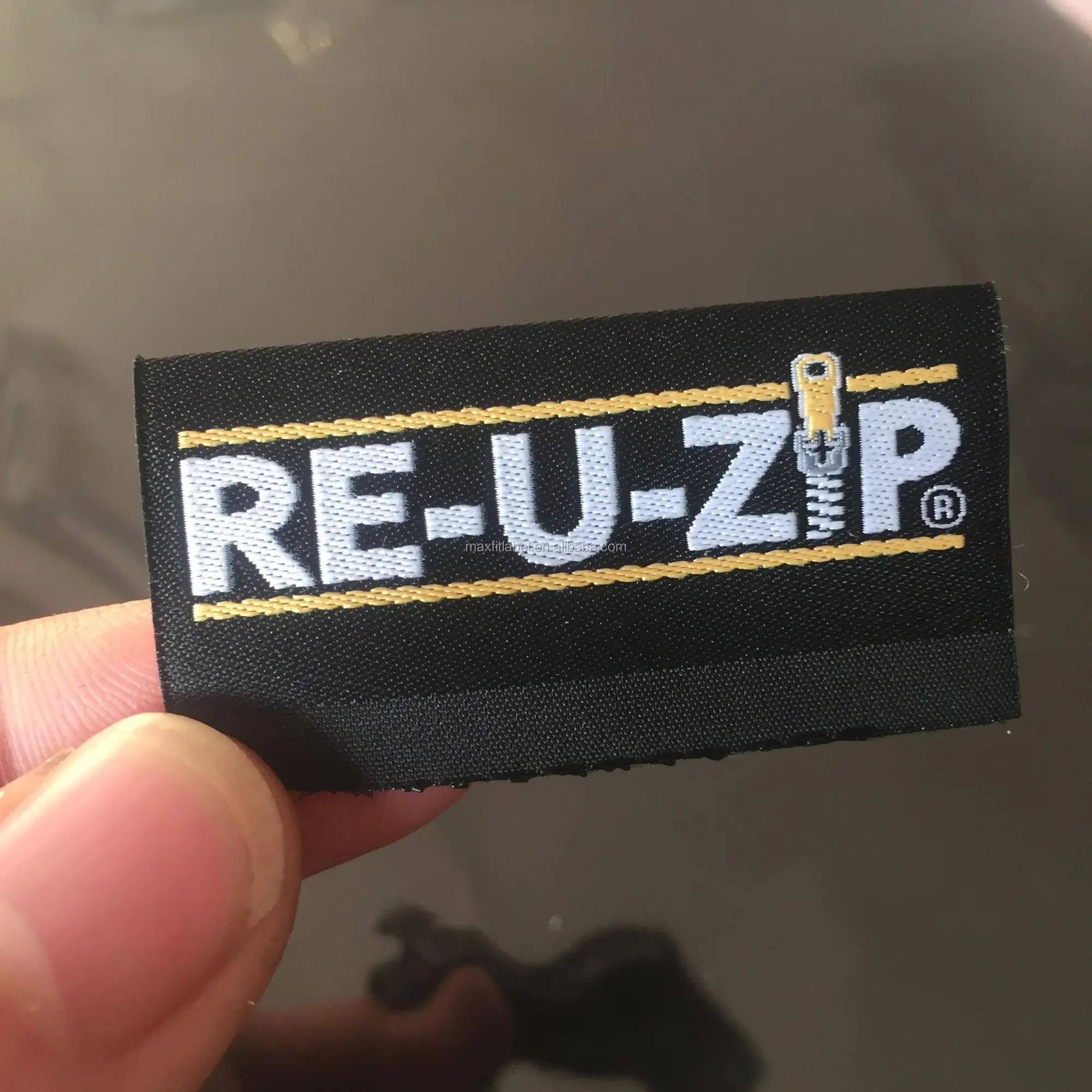 2018 custom center folded woven label with quality control