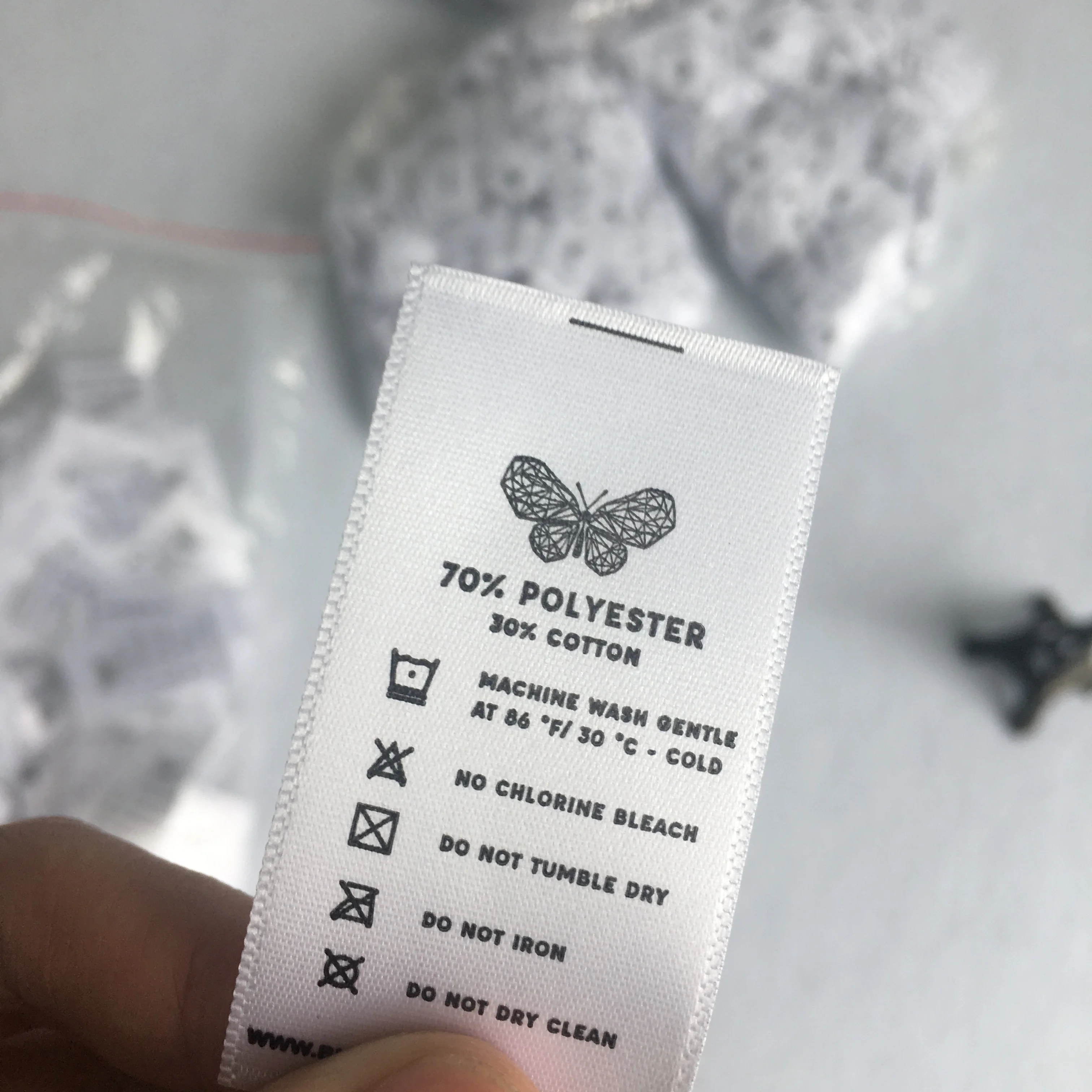 

Popular straight cut soft custom instruction satin care label for baby clothing, Customized