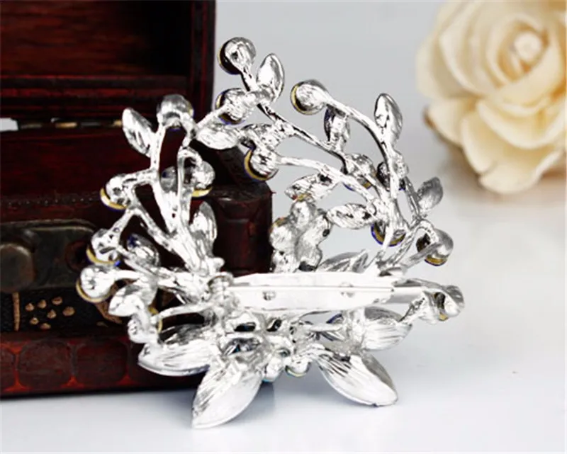 RHINESTONE BROOCH.jpg