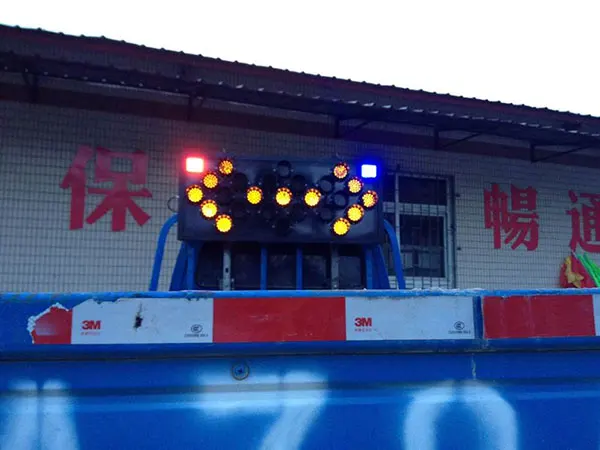 Vehicle-mounted-led-traffic-arrow-board-(2).jpg