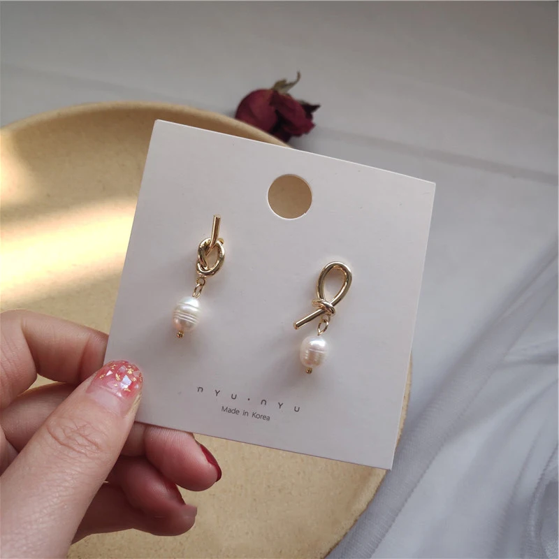 

2019 Geometrically asymmetric knotted 14K gold platinum plated copper fresh water pearl drop earrings, Natural white