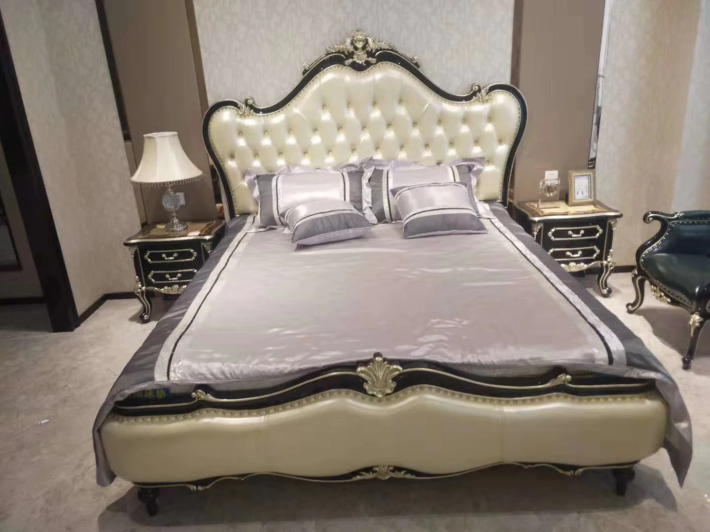 modern european solid wood bed Fashion Carved 1.8 m bed french bedroom furniture DNA8-01