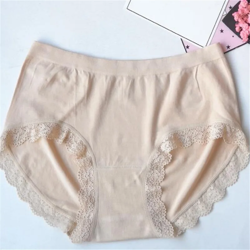 Young Lady Brief Soft Pure Cotton Underwear with Laces