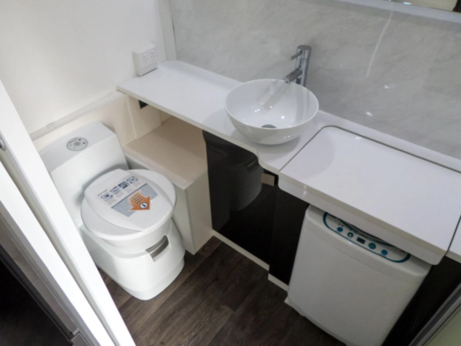 Kit Panel Surya Untuk Rv Karavan Motorhome Dengan Toilet Buy Rv Kafilah