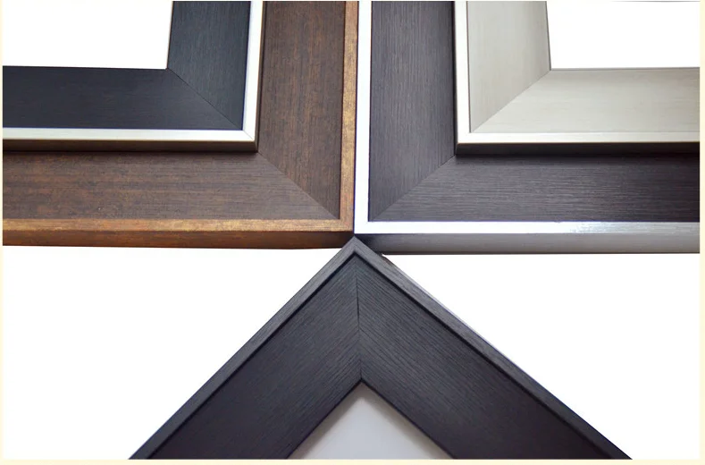 Making plastic black  picture frame moulding