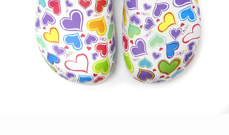 Hot selling  2017 New pattern design heart Printing mens soft shoes garden medical clogs
