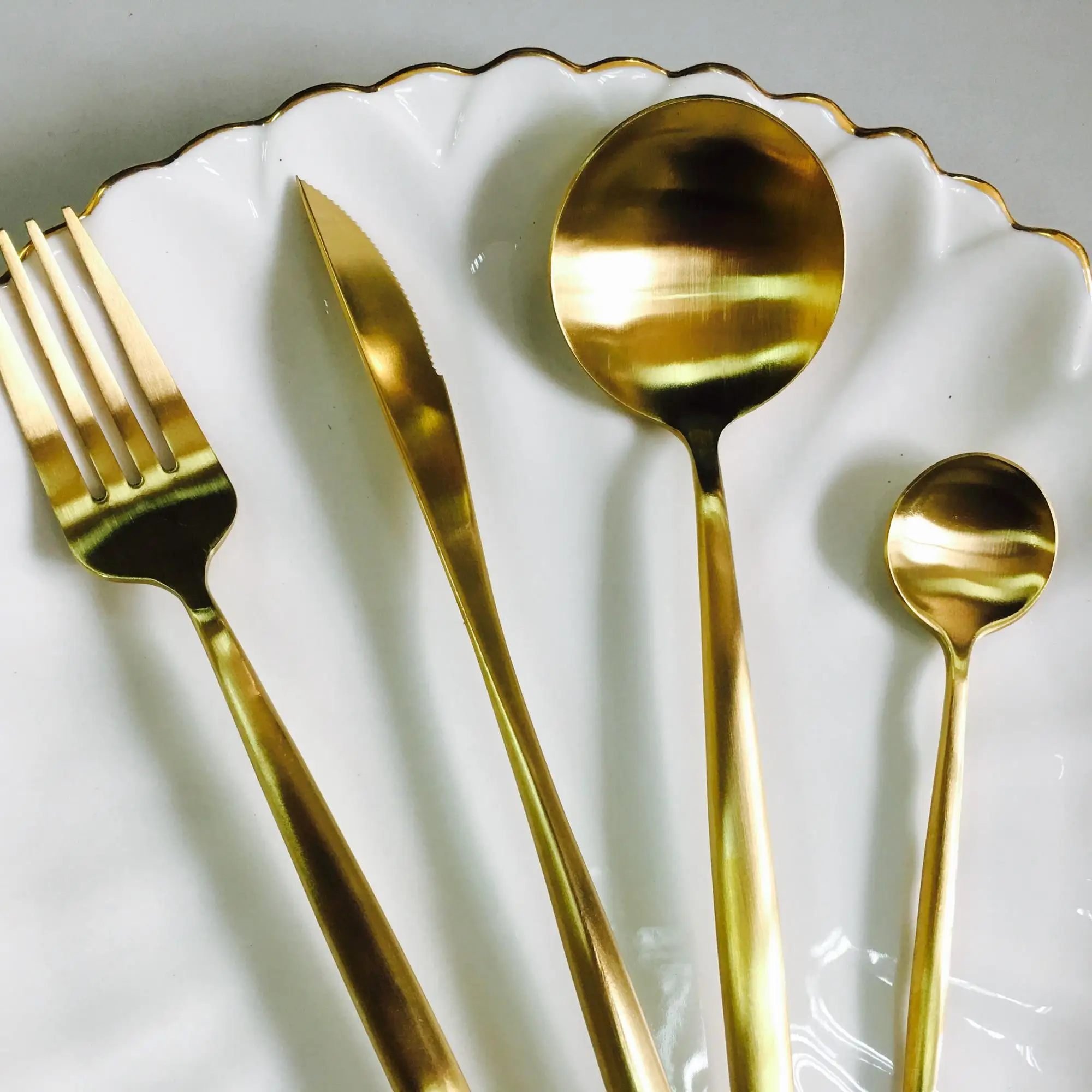 2019 新设计热卖标志定制镜面抛光镀金金色不锈钢 304 18/10 餐具餐具