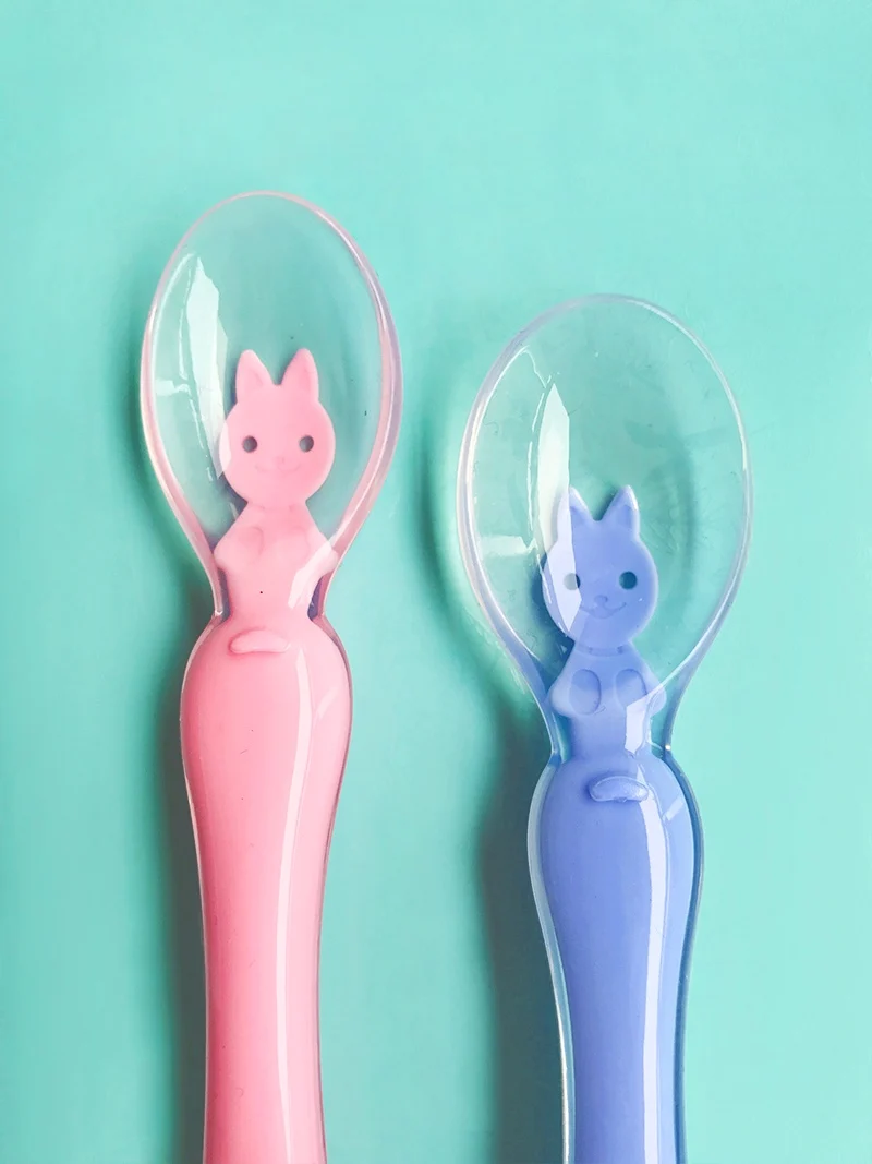 高品质可爱卡通婴儿硅胶勺子婴儿训练勺子与案例包