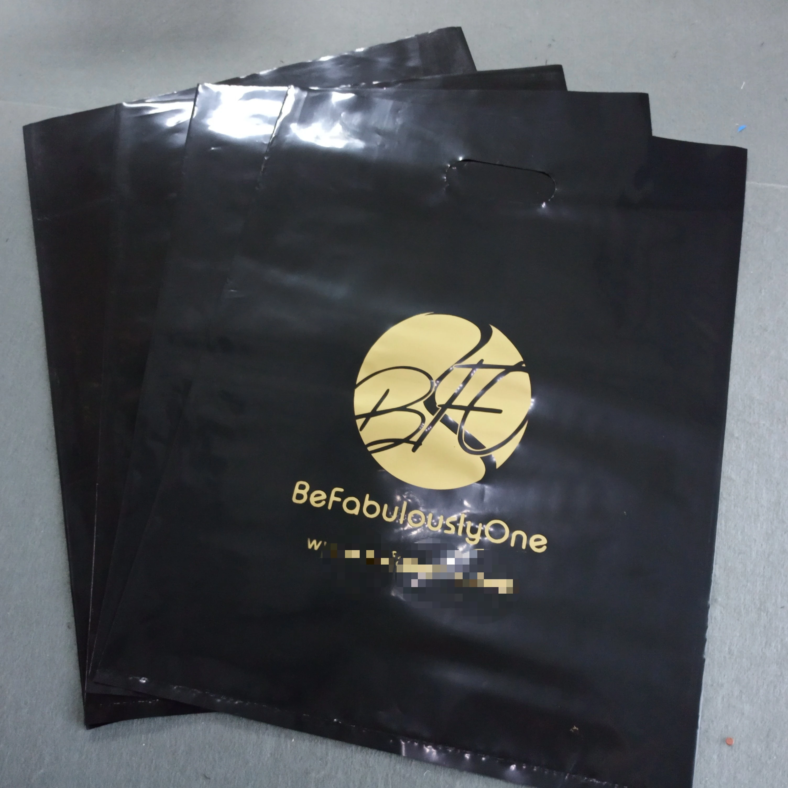 

Hot sale custom printed black die cut poly shopping handle plastic bags, Cmyk