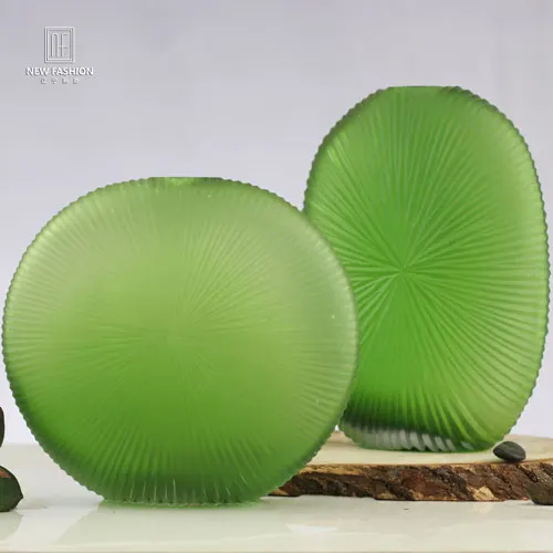 

Latest Design Simple Luxury Green Solid Colour Glass Vase