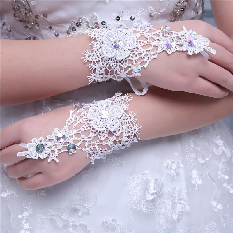 
Hot sale top quality cheap short fingerless lace woman wedding gloves for bridal with crystal MGB2 