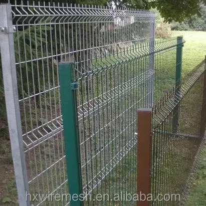 Una mesa de ping valla de alambre (alambre panel de la cerca de ...