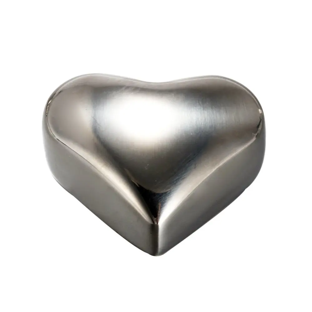 https://sc02.alicdn.com/kf/HTB19BqqSVXXXXbYXXXXq6xXFXXXa/Stainless-Steel-Heart-Shaped-Chilling-Rocks-Whiskey.jpg