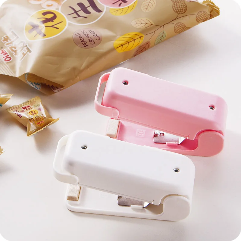 

Portable Bag Clips Mini Electronic Sealer Machine Handheld Heat Sealing Vacuum Impulse Plastic Bag Clip Work With Battery, White/pink