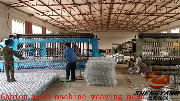 gabion mesh machine producing mesh.jpg