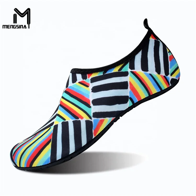 

Hot Sale Mesh Lightweight Barefoot Beach Aqua Shoes Waterproof Socks for Women Men, Multi