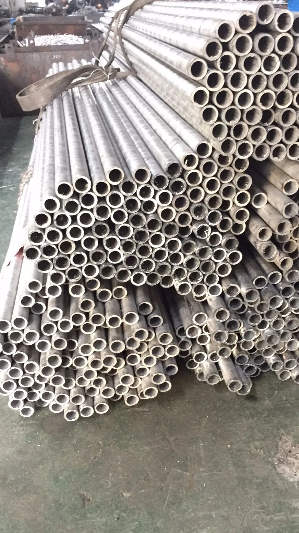 Round Aluminium Extrusion Pipe 2a12 Large Diameter Aluminum Tube Price
