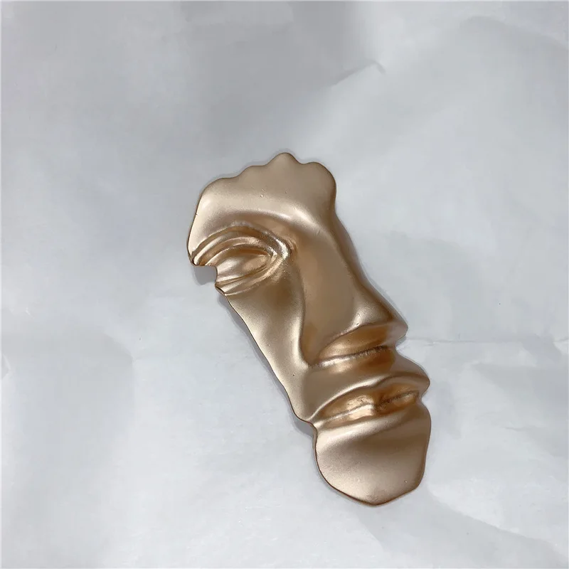 

8*4 cm vintage retro elegant gold metal alloy art abstract face brooch safe brooch pin head corsage cloth decoration, Picture