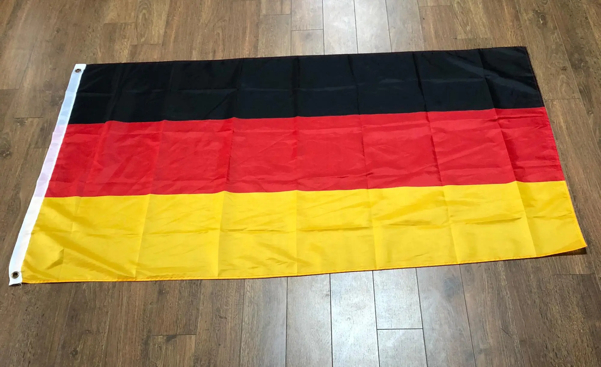 Флаг под заказ. Флаг компании с логотипом. Флагшток с логотипом. Флагшток с логотипом. Тканевые флаги.