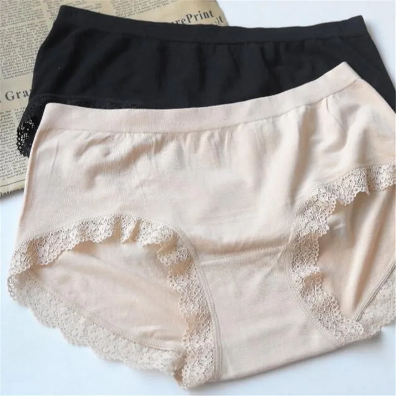 Young Lady Brief Soft Pure Cotton Underwear with Laces