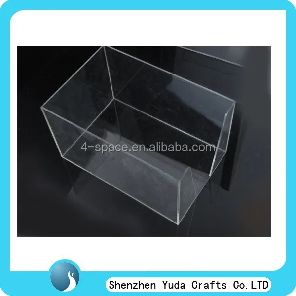 What is the typical thickness of plastic display cases?