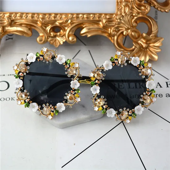 

Retro Rhinestone Carved Flower Sun Glasses Round Beach Tourism Sunglasses