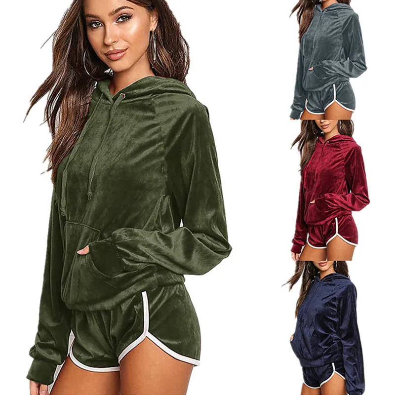 

Custom Logo Hign Quality Blue Velour Shorts Set Velvet Tracksuit For Women, Shown
