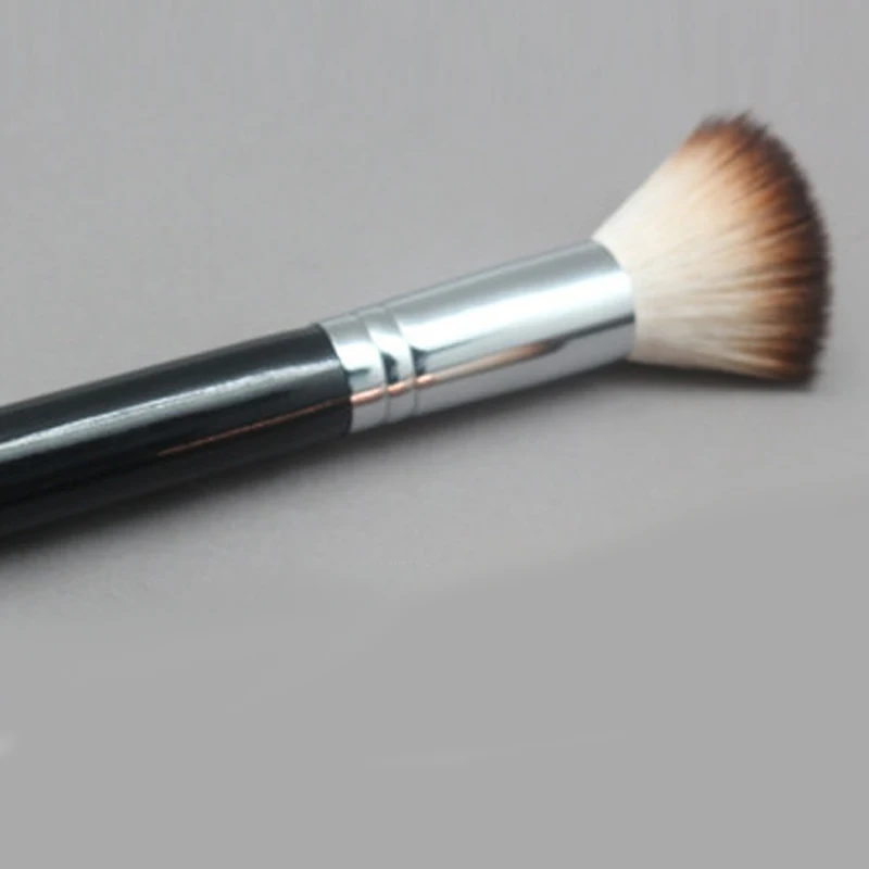 soft kabuki brush