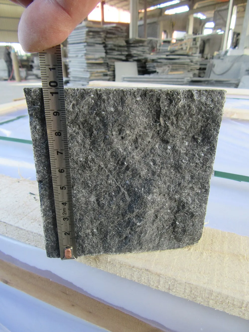 便宜的价格黑色天然玄武岩石价格出售