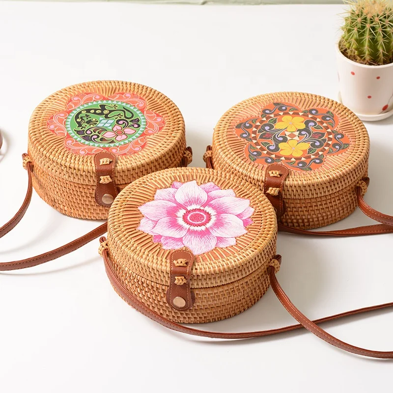 

Flower Print Rattan Straw Mini Bag Crossbody Beach Bag with Long Strap