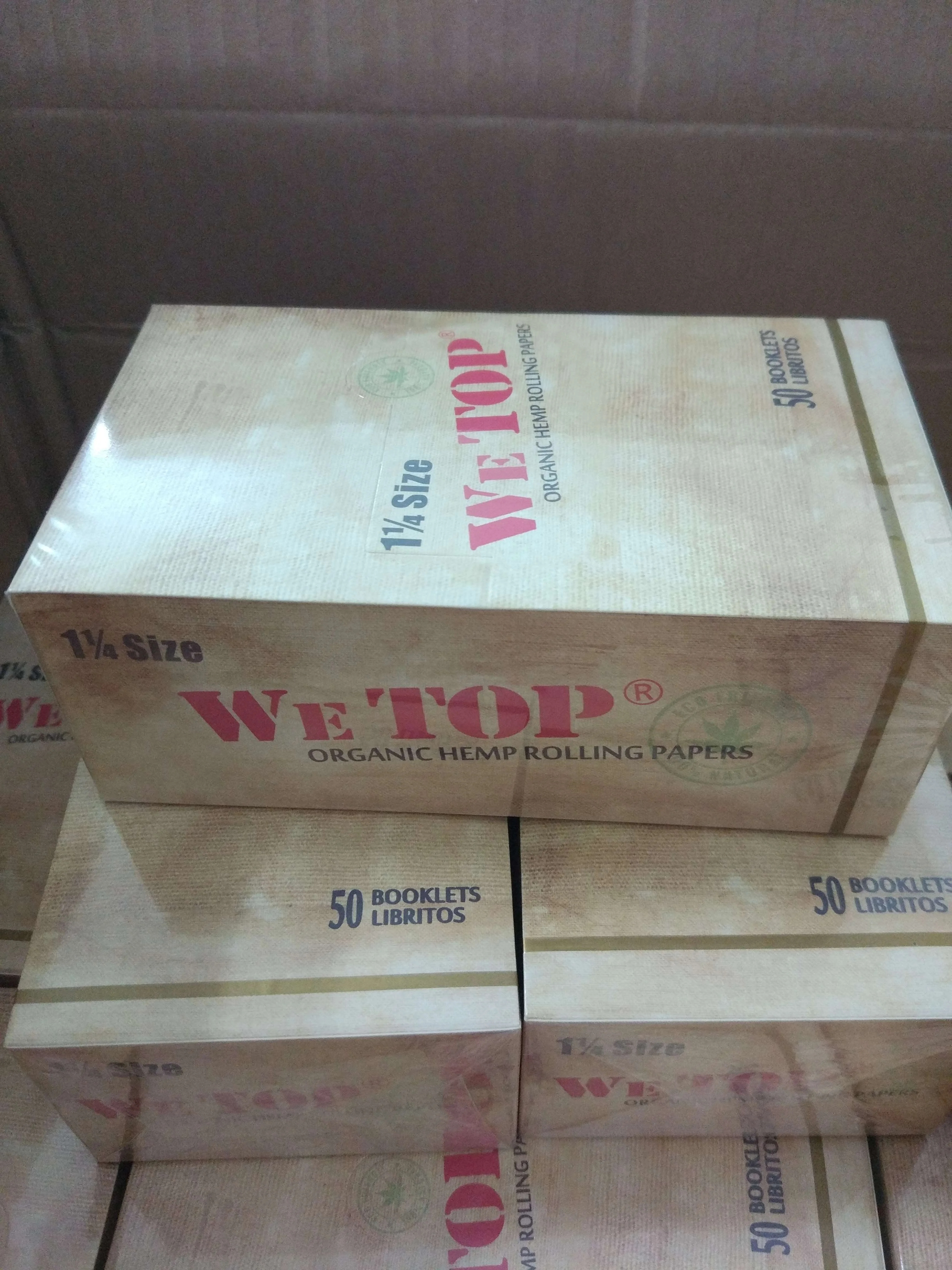 
WE TOP hemp rolling paper 1 1/4 size 50 leaves per booklet , OEM available 