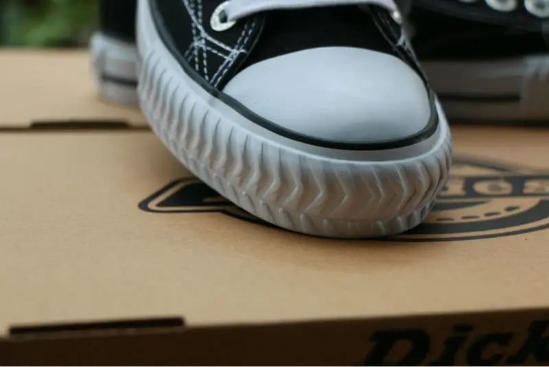 Latest men's flat vulcanized shoes with canvas casual shoes