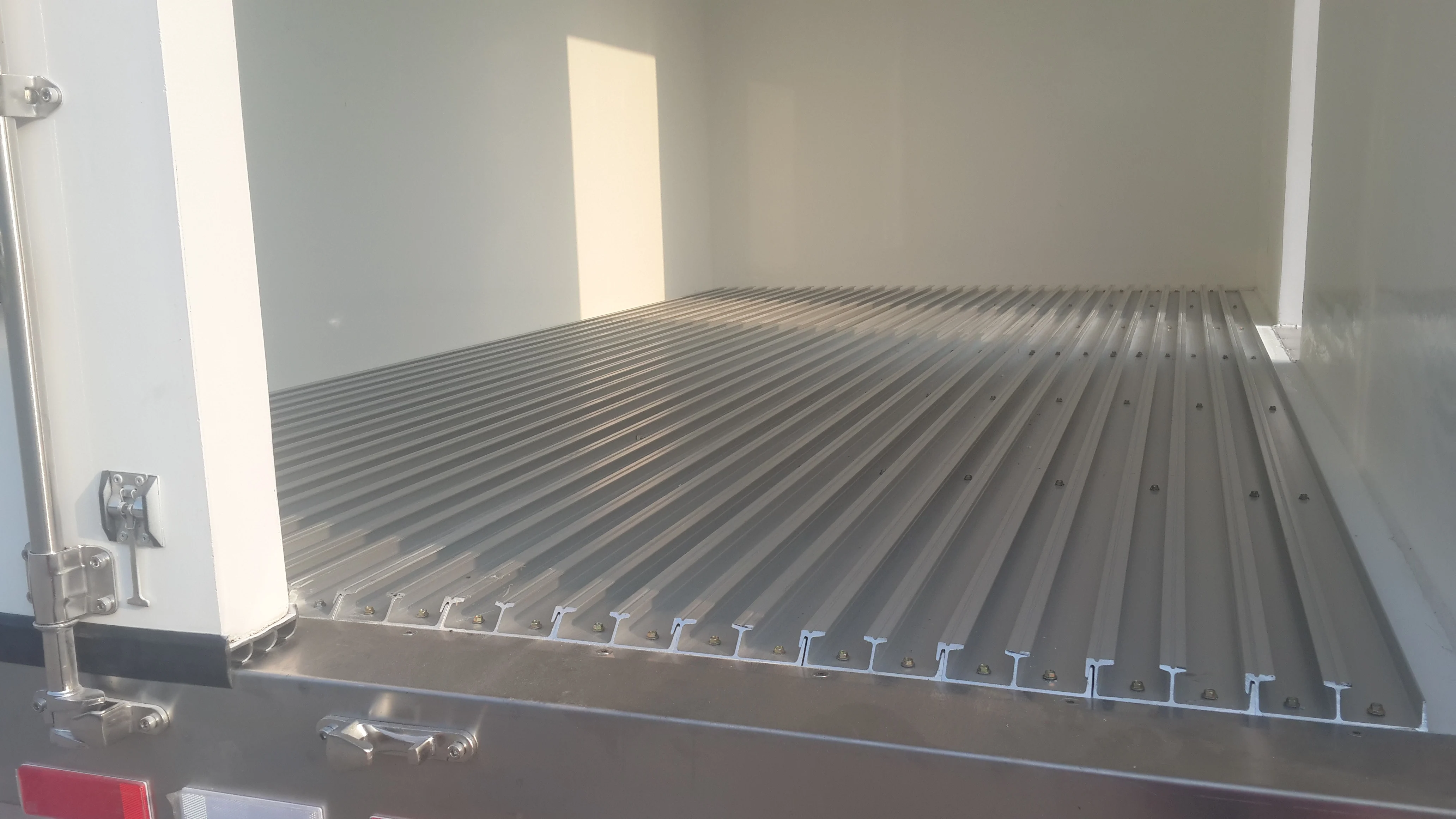 
Diesel Refrigerated truck with refrigeration unit 