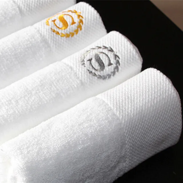 Полотенце как назвать. Хлопковое полотенце. Белое полотенце. Полотенца в отеле. Банные полотенца для гостиниц.