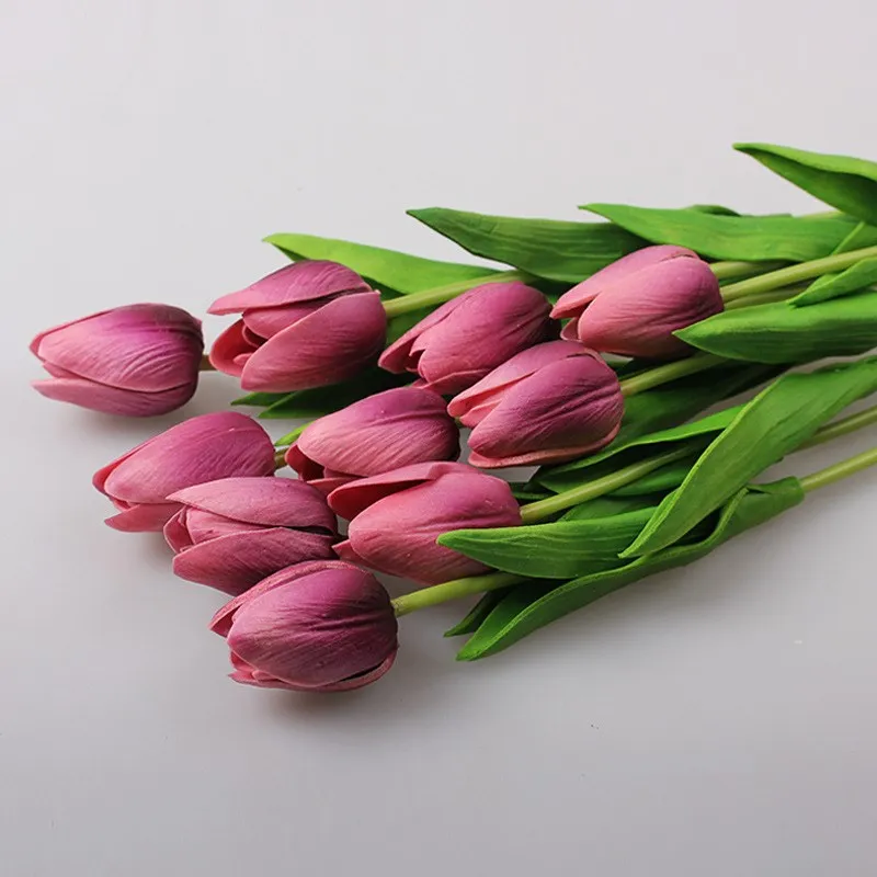 букет из тюльпанов. срезанные цветы. срез тюльпанов. срез тюльпанов. тюльпаны свежесрезанные.