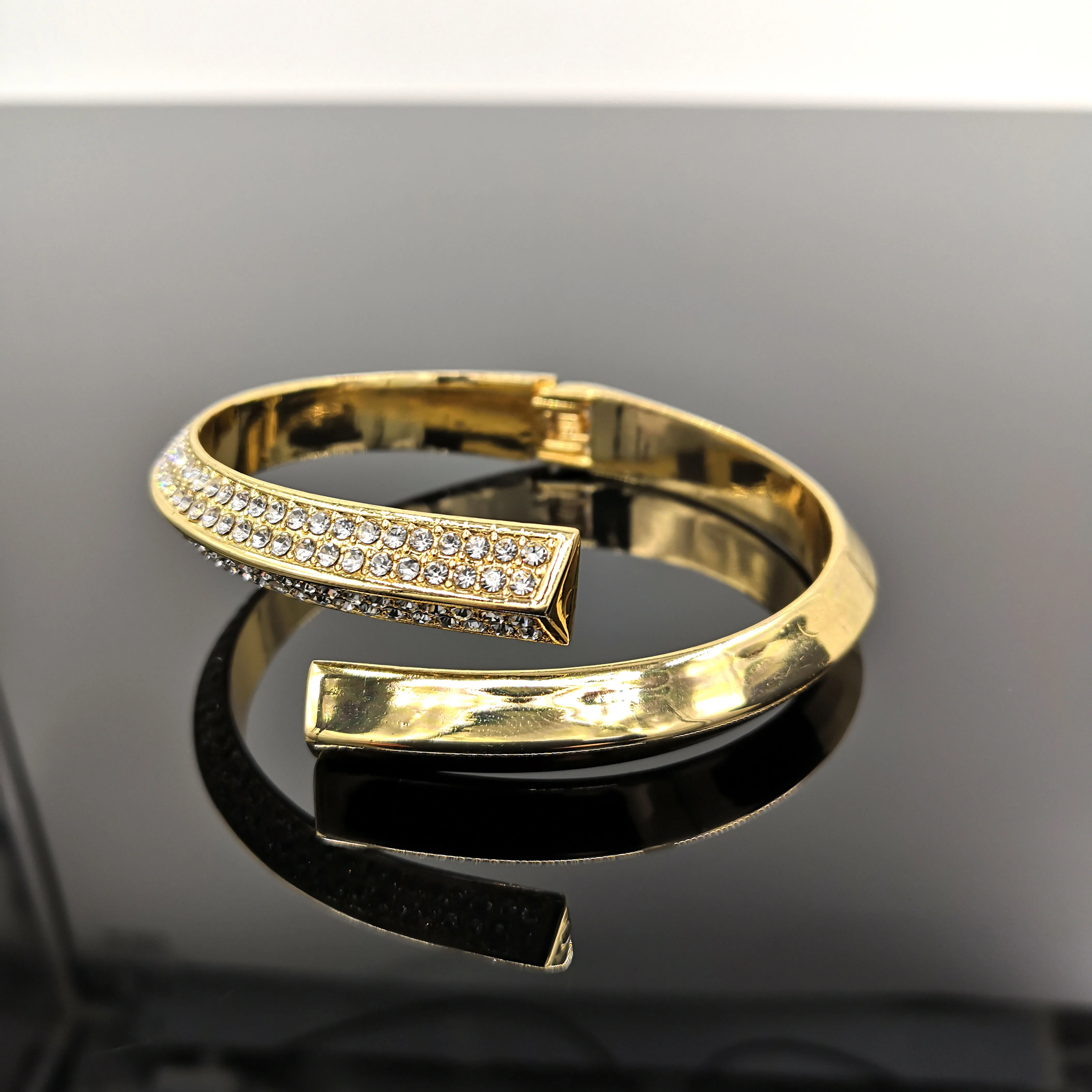 

22 carat gold crystal cuff bangle extendable bangle no fade yiwu jewellery stock for sale free sample free shipping jewelery